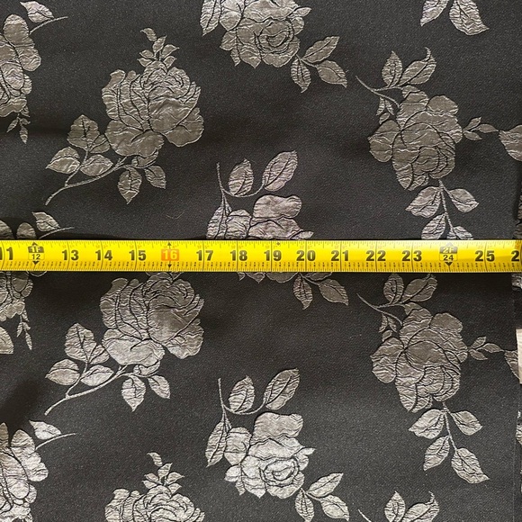 Maggy London 2 Piece Skirt  Set, Black With Silver Flowers Size 12 - Picture 7 of 8